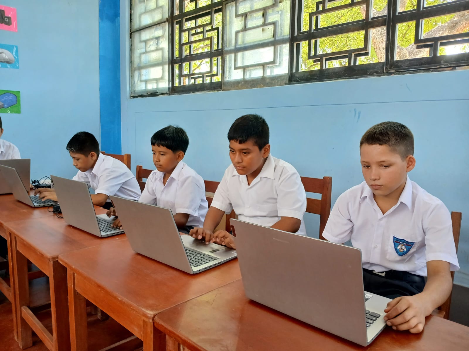Desarrollo de competencias digitales en entornos tecnológicos.